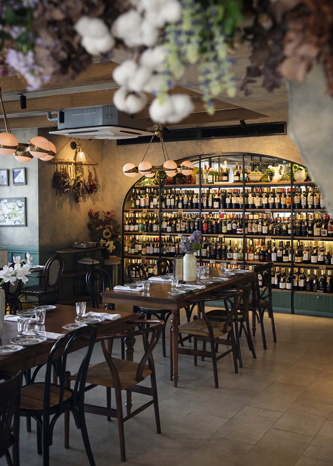 LA PLANTE bistro dining room